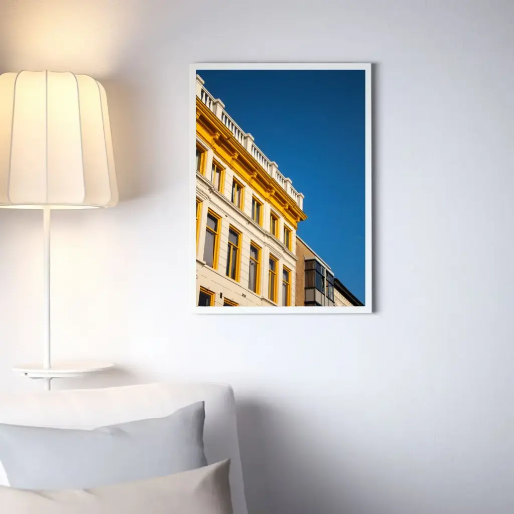 Levendig Geel-Wit Gebouw Portret - 50/70cm